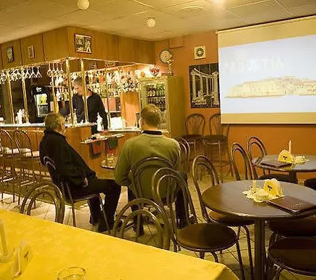 Alojamento de Acomodação e Pequeno-almoço Goscinne Akropol