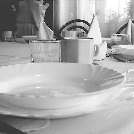 Alojamento de Acomodação e Pequeno-almoço Goscinne Akropol *